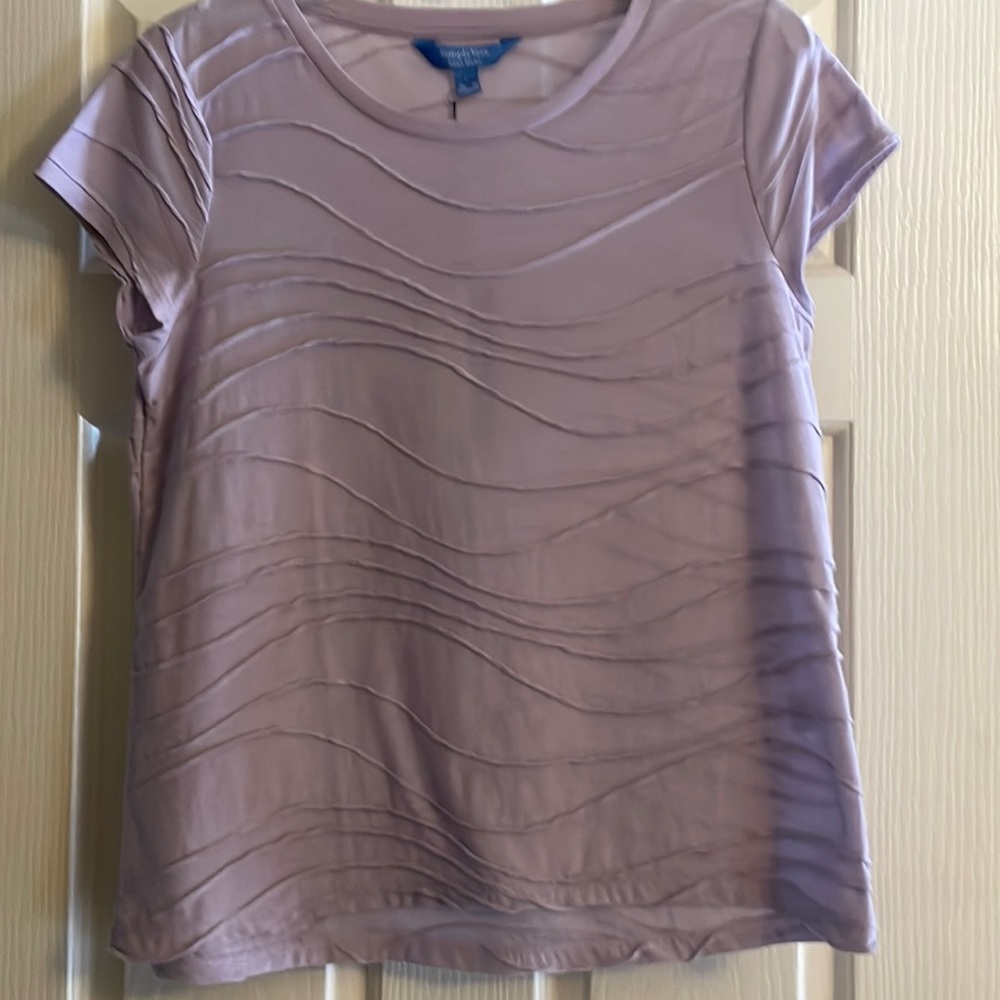 ♥️3/$15; SIMPLY VERA Women L Top Light Purple Size L but more true to a M
